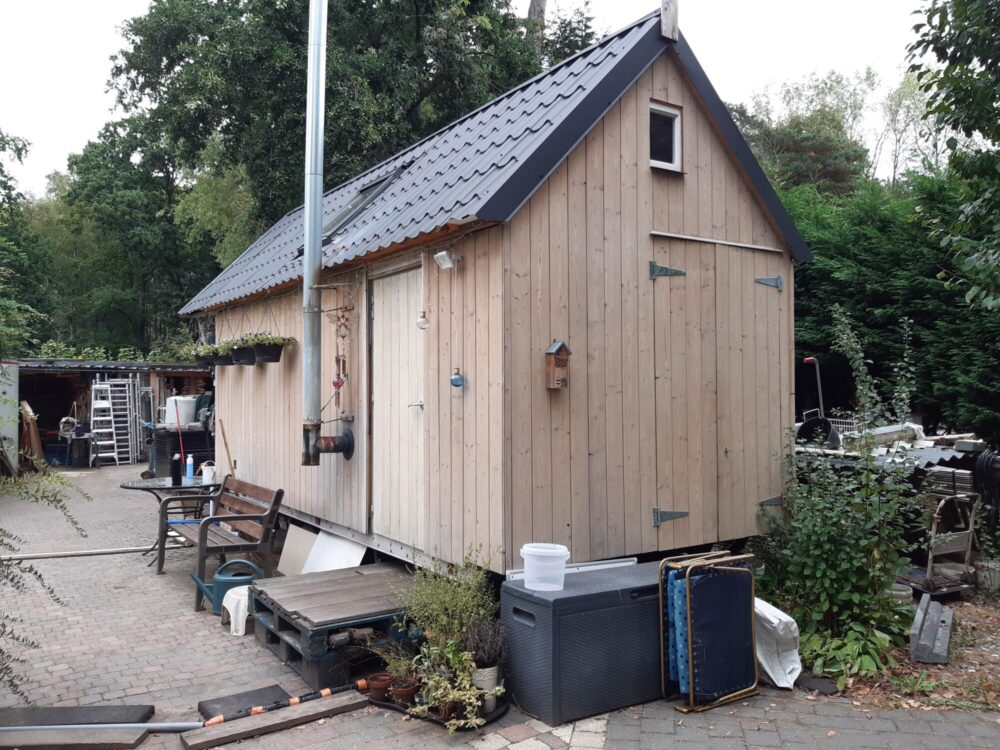Tiny house met puntdak